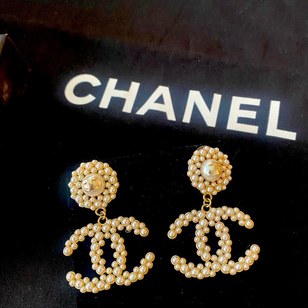 CHANEL Gold Pearl Earrings